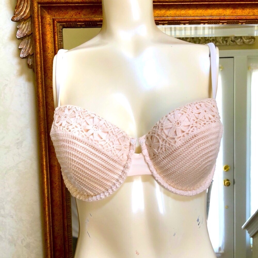 New Women’s crochet underwire bikini top. Size 36D.  Adjustable straps and back.